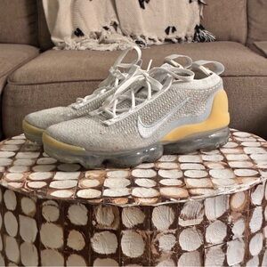 Nike White and Gray Air Vapormax 2021 FK